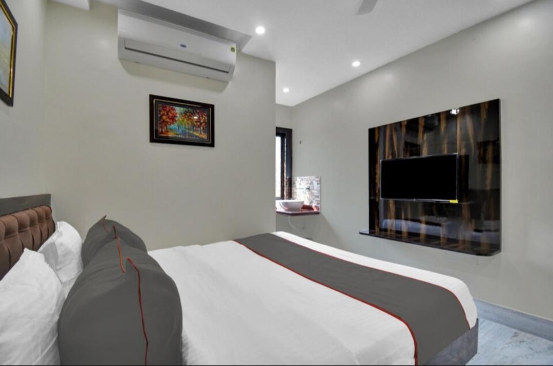 Om Guest House And Banquet Kolkata Luaran gambar