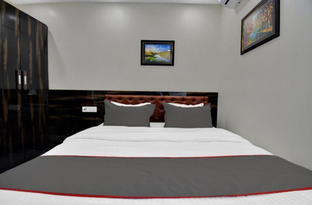 Om Guest House And Banquet Kolkata Luaran gambar