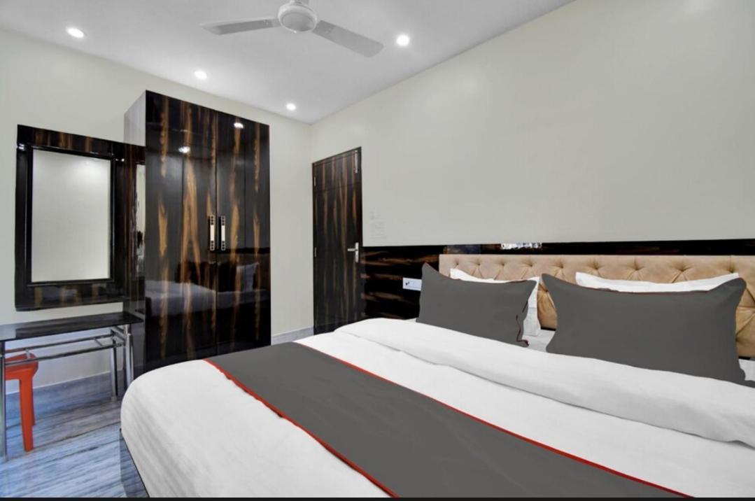 Om Guest House And Banquet Kolkata Luaran gambar
